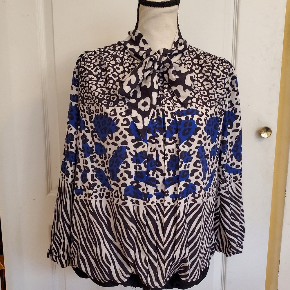 Les Compelli animal print top sz 48 (approx 16)